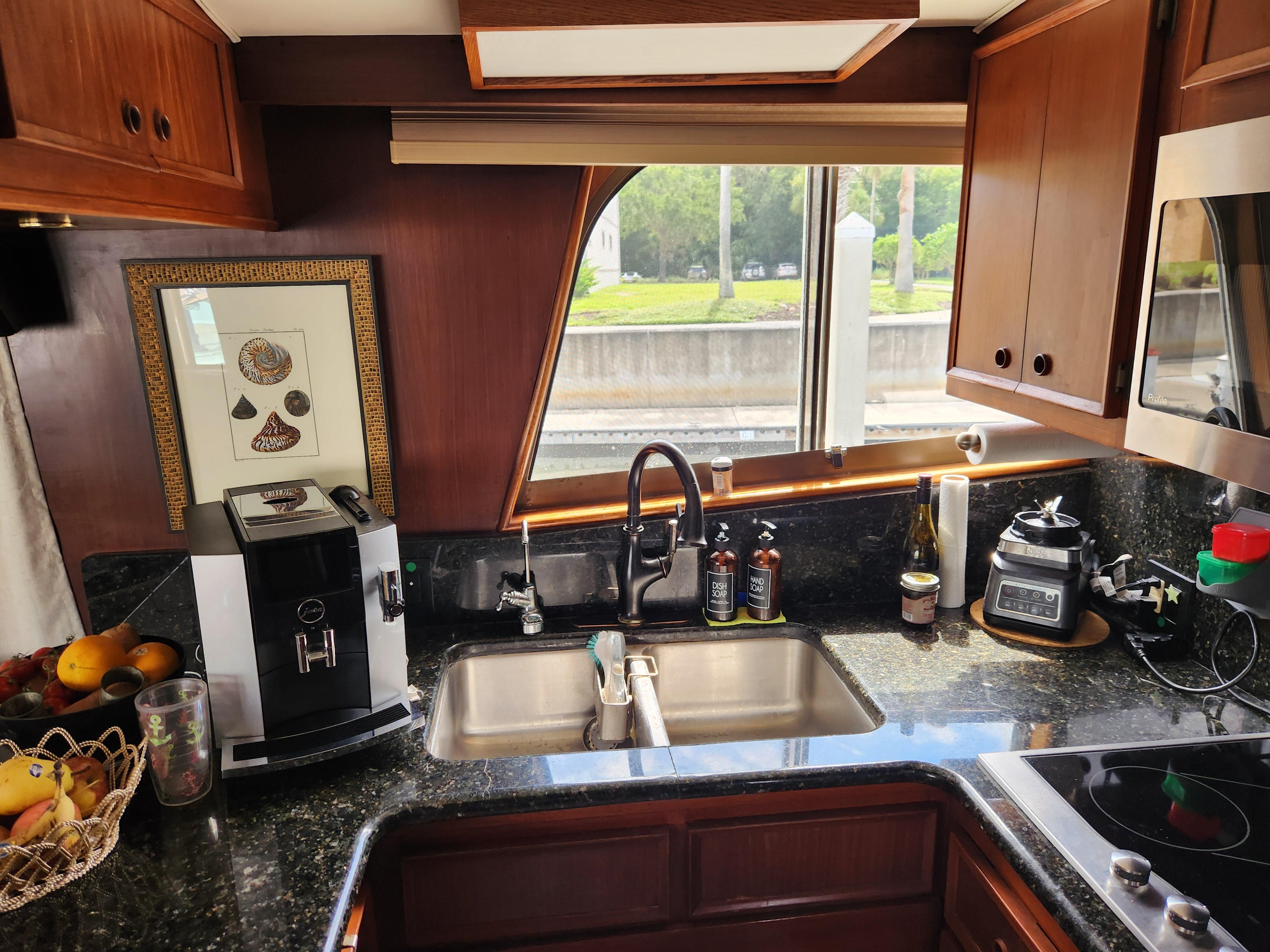 1979 Hatteras 58 Long Range Cruiser - 66