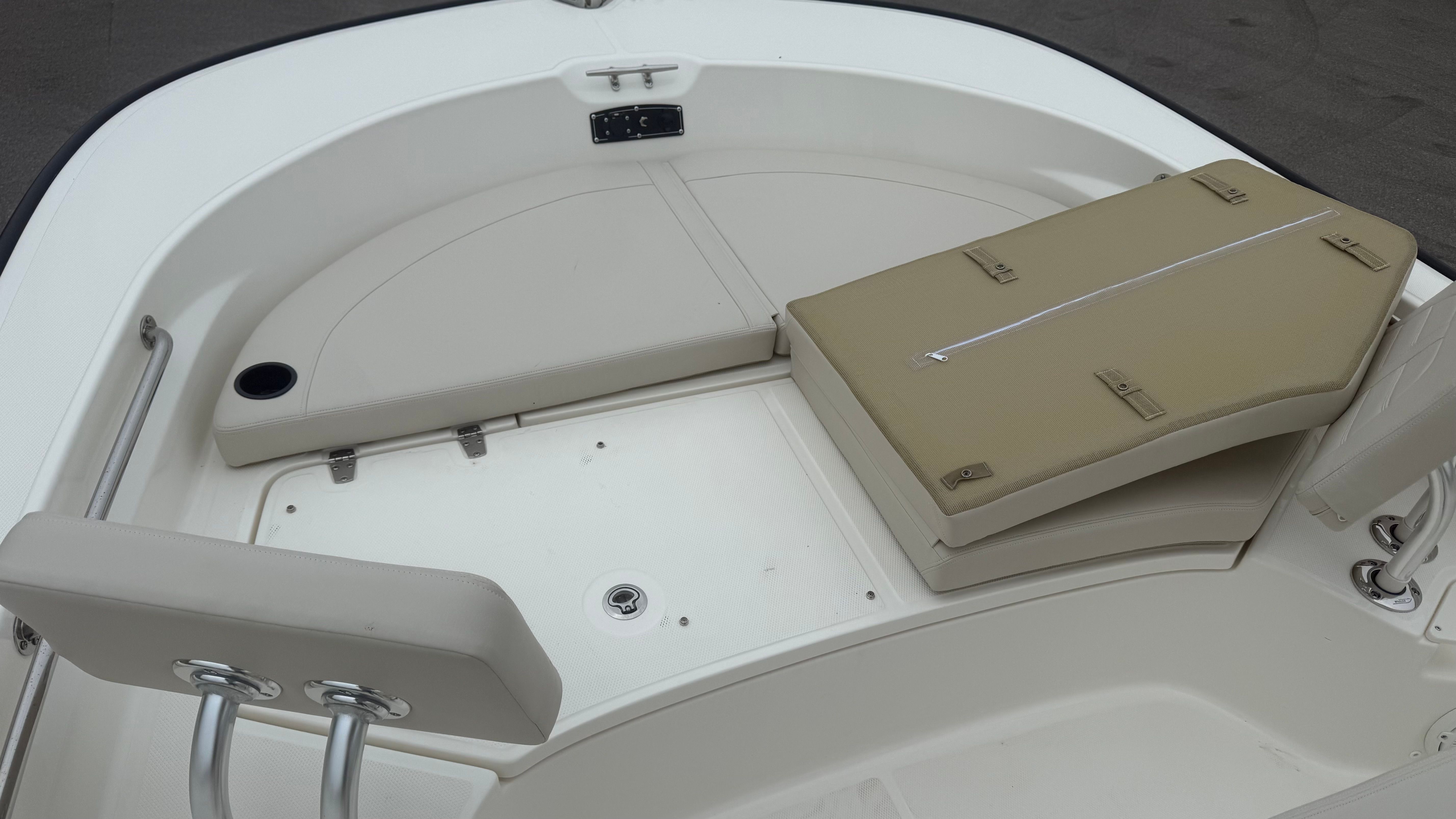 2026 Boston Whaler 210 Montauk - 13