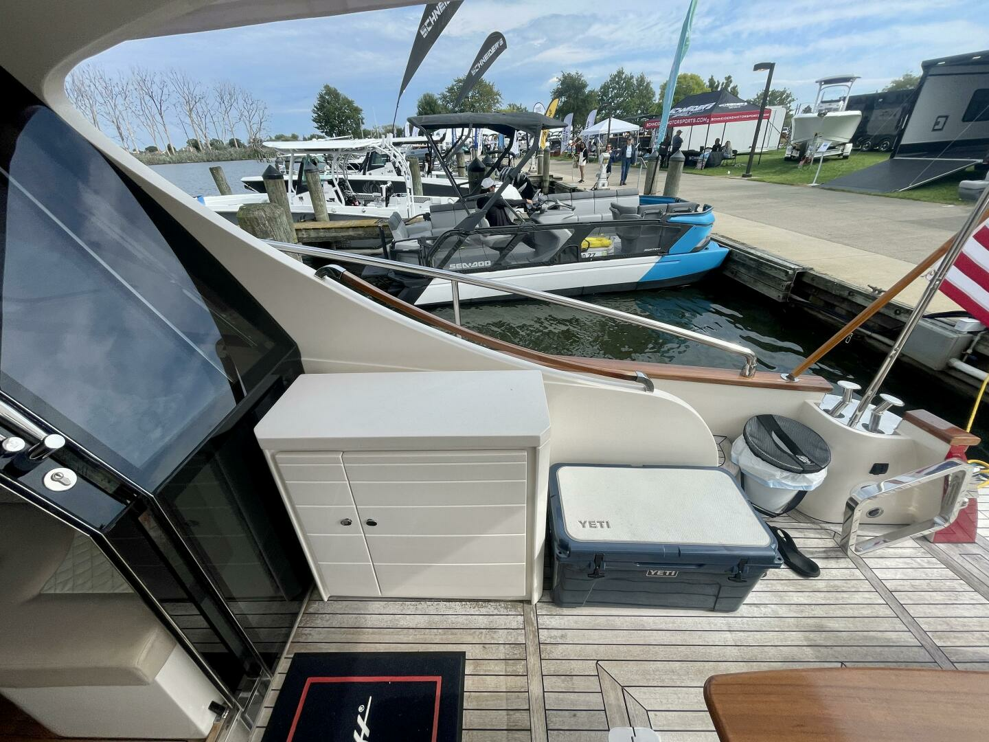 2017 Chris-Craft Commander 42 - Image 12