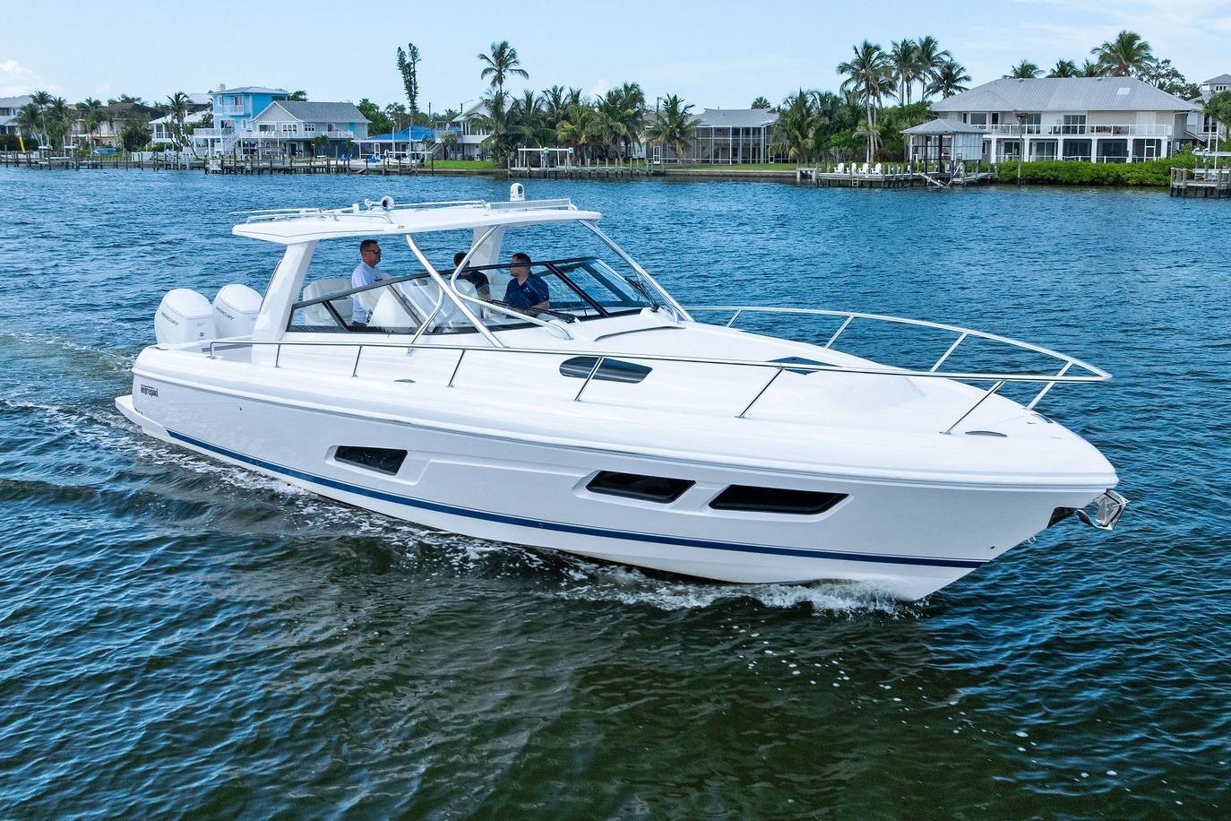 2022 Intrepid 438 Evolution