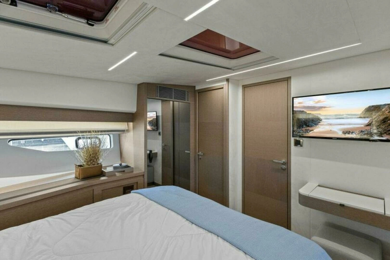 2022 Prestige 590 Flybridge - Image 34