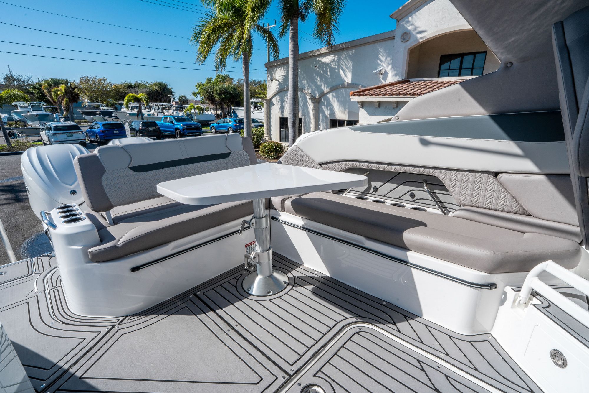 2026 Hurricane SunDeck 3200 OB - 12
