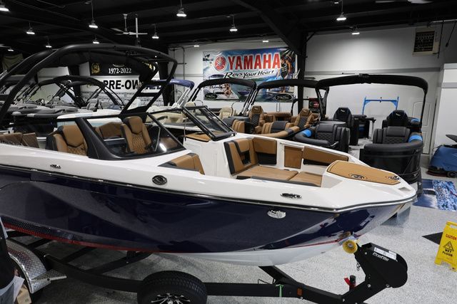 2026 Yamaha Boats 222 SE BOTH COLORS AVAILABLE - 8