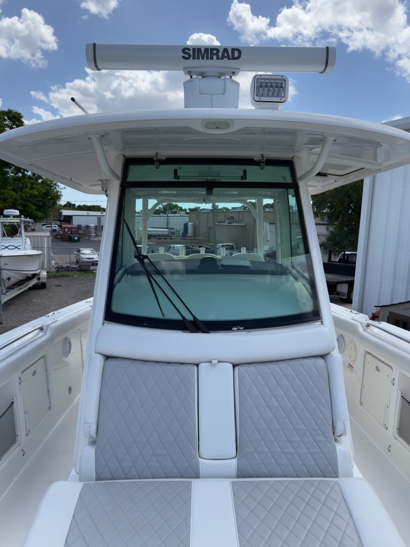 2016 Boston Whaler 350 Outrage - Image 21