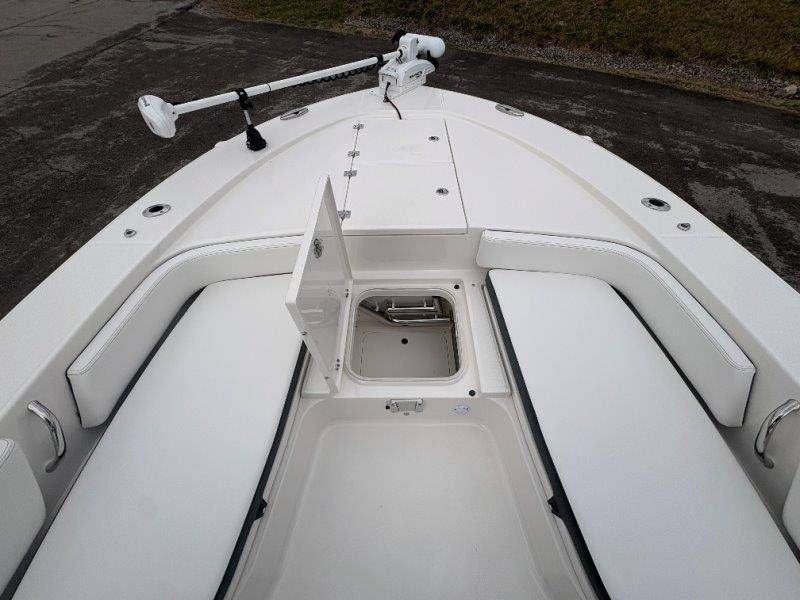 2026 Robalo 246 Cayman - 99