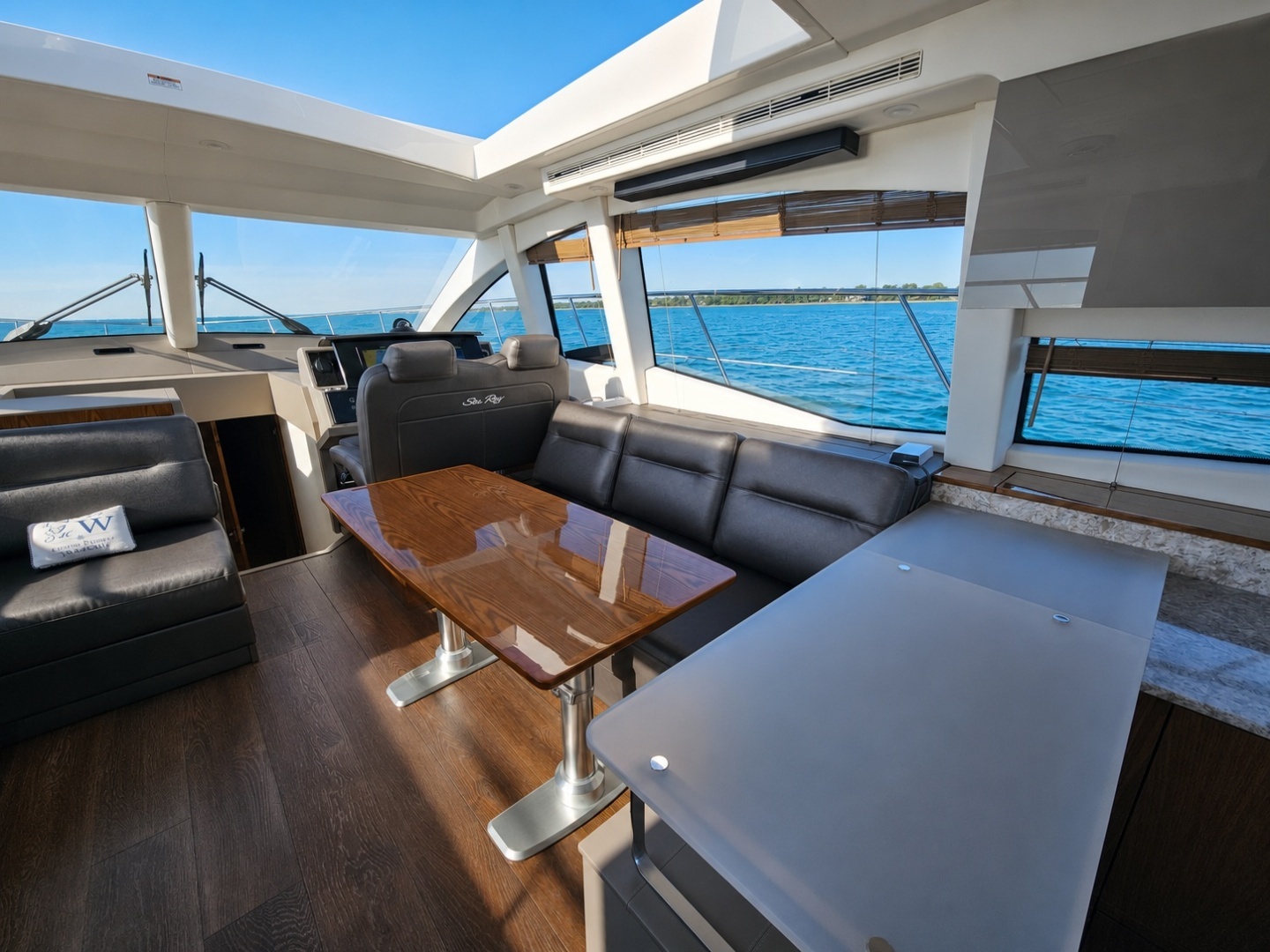 2019 Sea Ray 520 Sundancer - Image 27