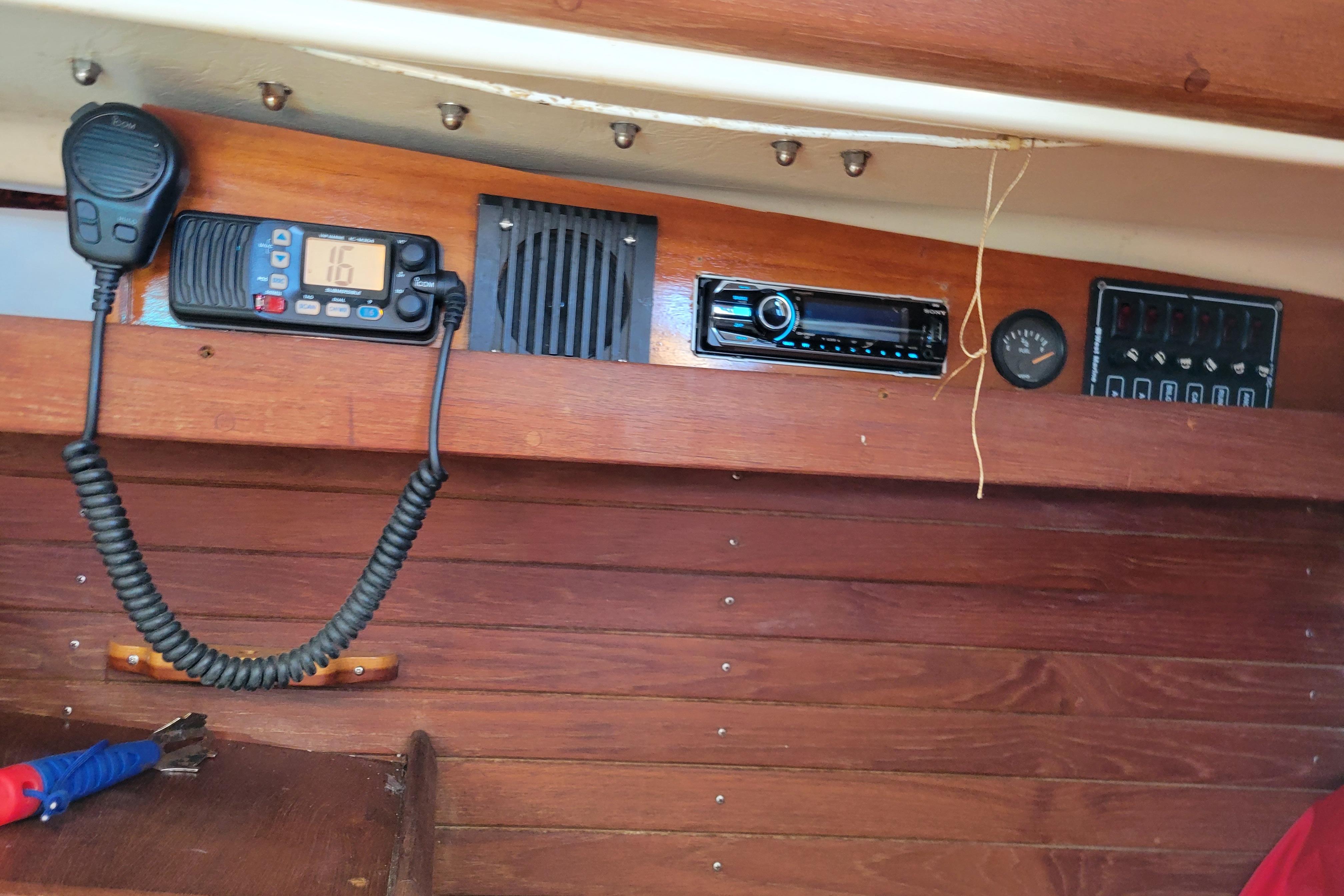 1981 Sea Sprite 34 interior with radio equipment and wooden paneling.