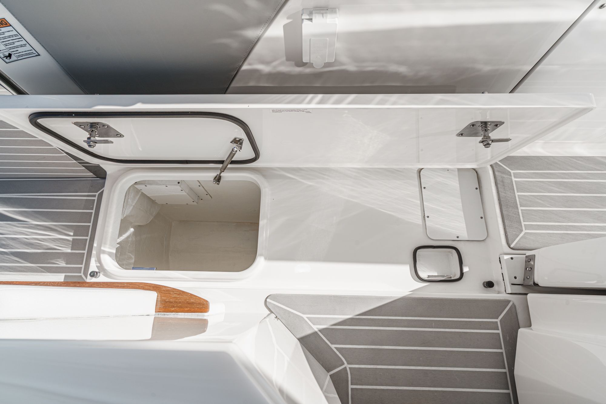 2023 Tiara Yachts 48 LS - 42