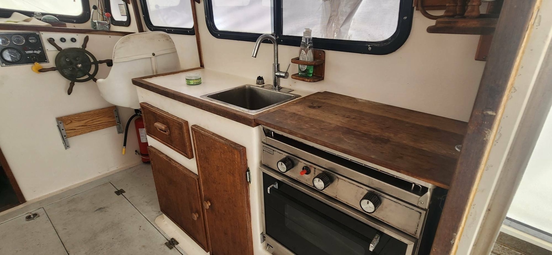 1988 Duffy Lobster Yacht - Image 10