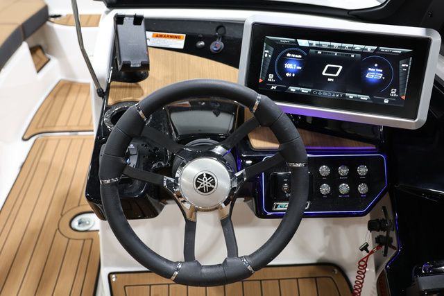 2026 Yamaha Boats 222 SE BOTH COLORS AVAILABLE - 18