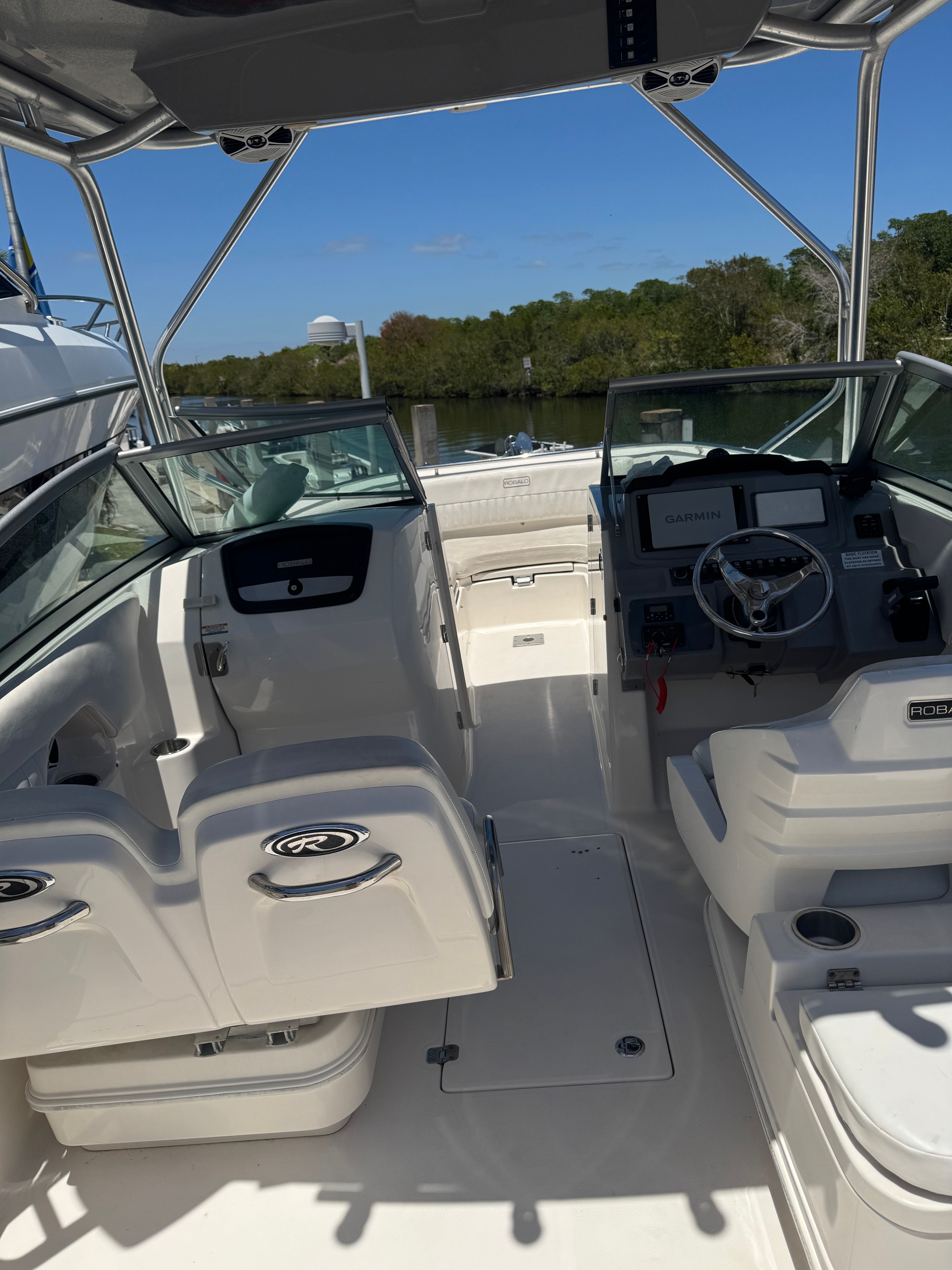 2014 Robalo R247 Dual Console - 7