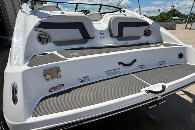 2014 Yamaha Boats 212X rear view, featuring swim platform and seating.
