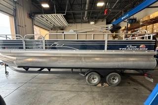 2022 Sun Tracker Fishin' Barge 22 DLX