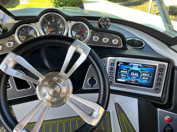 2017 MasterCraft XT23 - 12