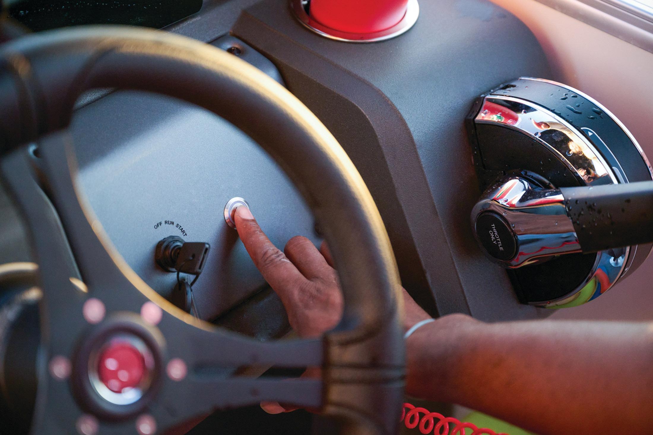 2026 Sun Tracker Party Barge 20 DLX - 63