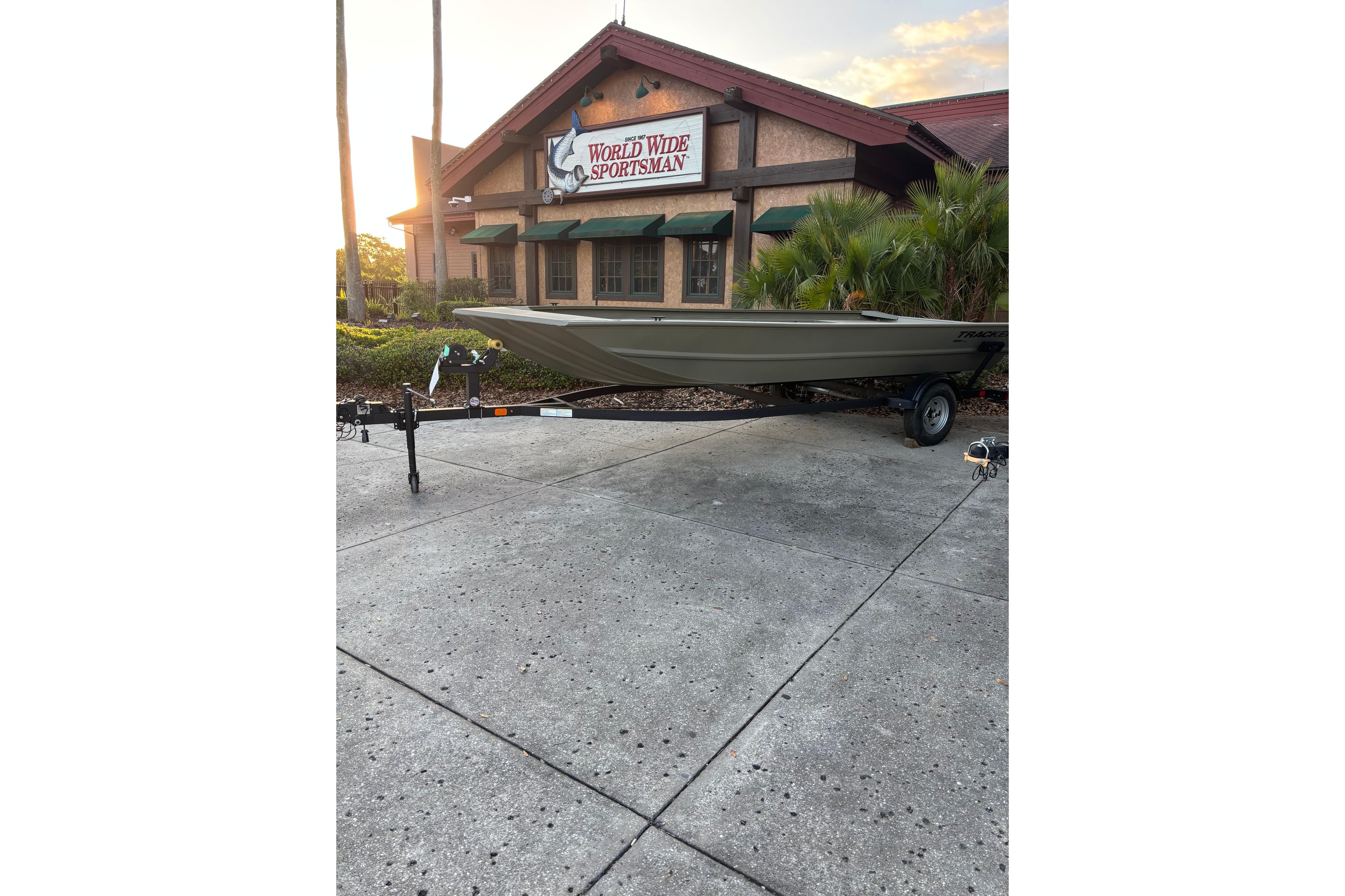 2026 Tracker Grizzly 1860 Utility