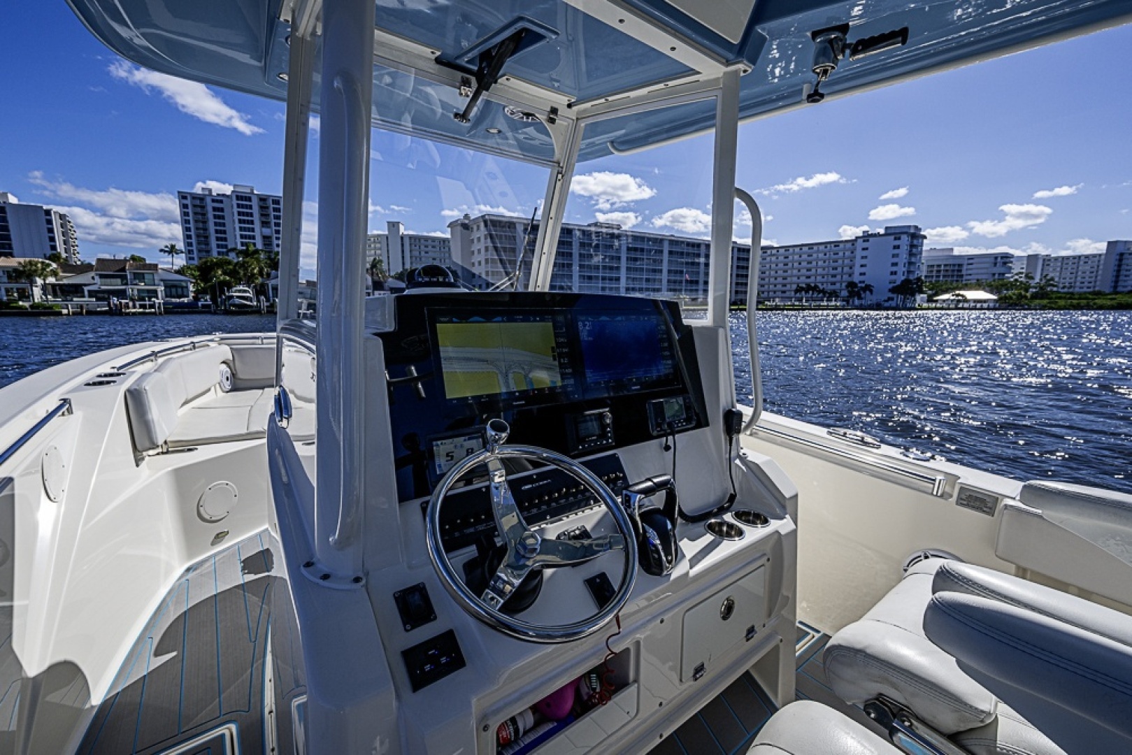2021 Cobia 320 CC - Image 22