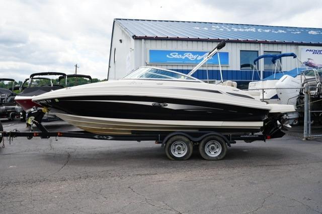 2010 Sea Ray 220 Sundeck