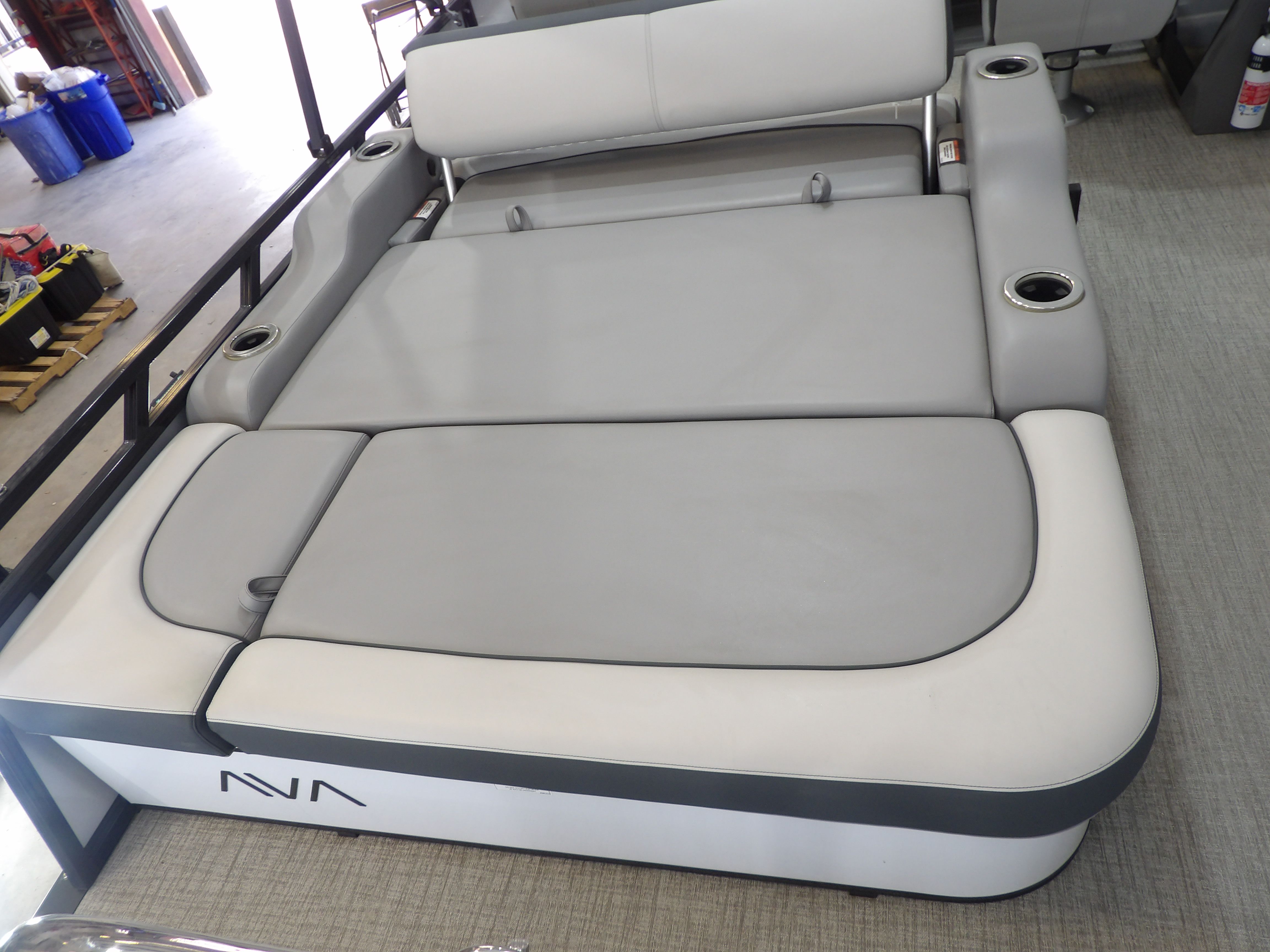 2025 Avalon LSZ Versatile Rear Bench - 23' - 24