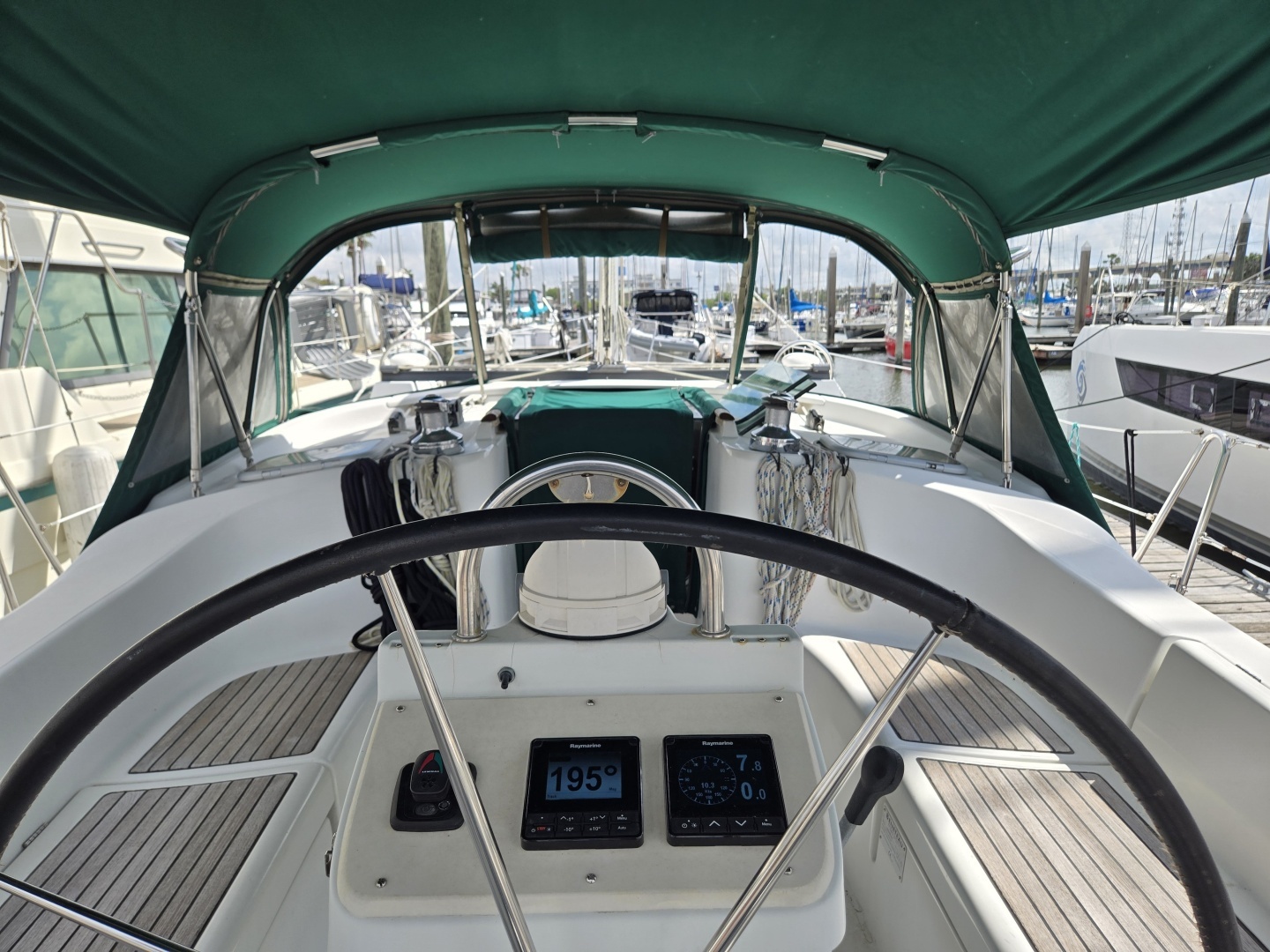 2004 Beneteau 423 - Image 25