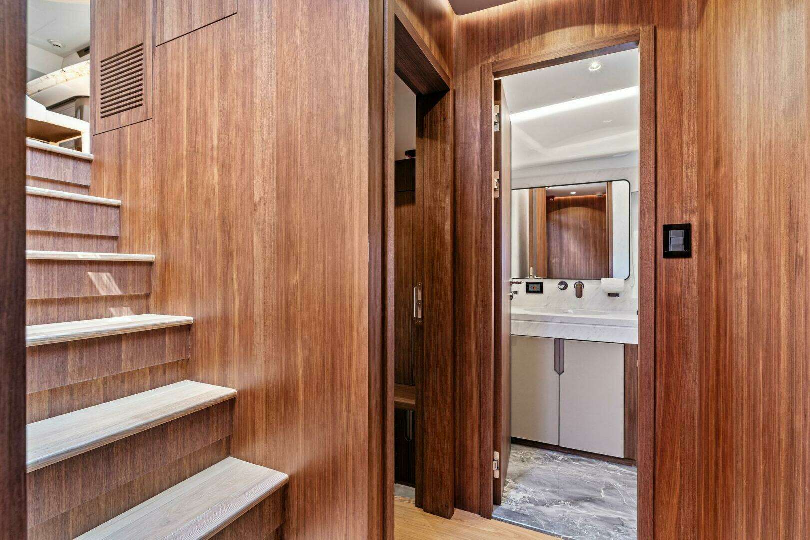 2024 Aquitalia Yachts Flybridge - Image 42