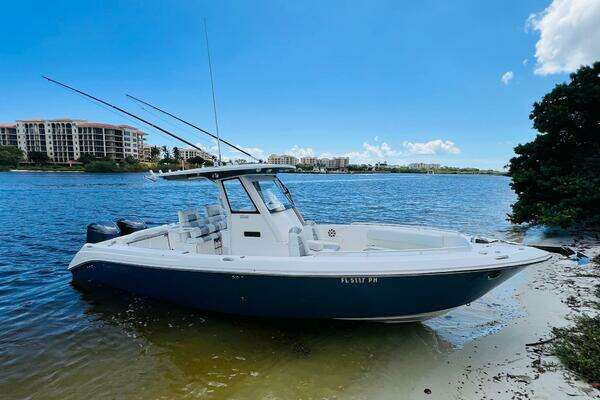2012 Everglades 295 Center Console