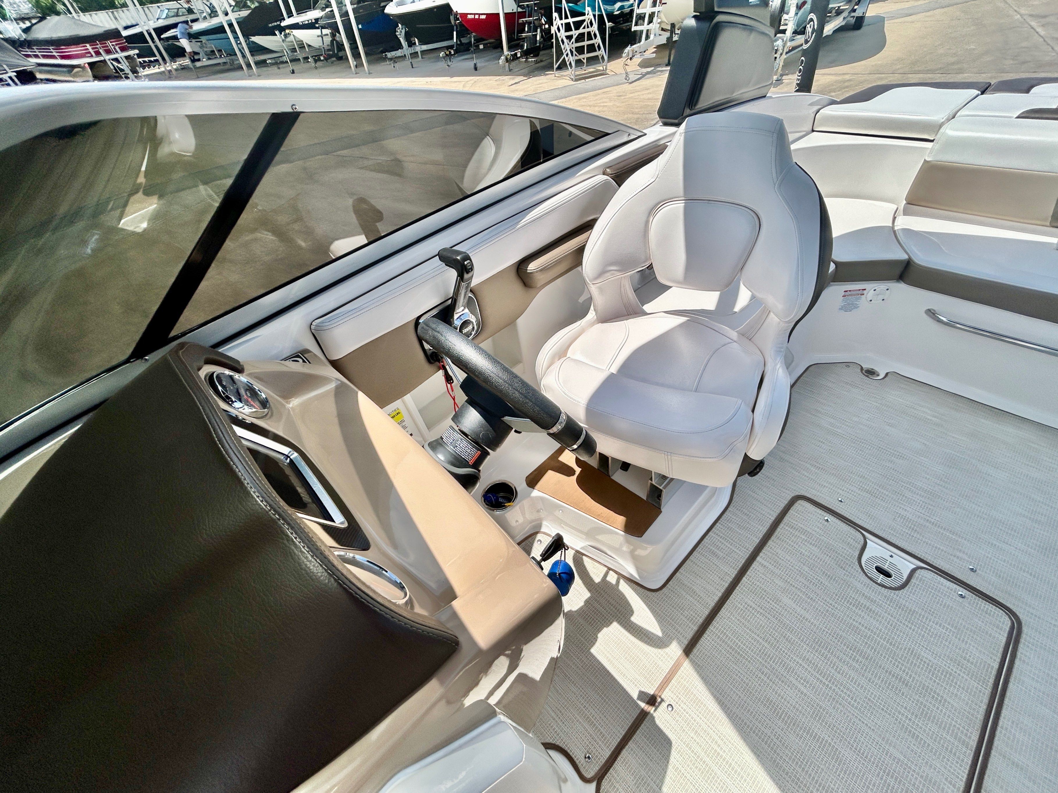 2018 Chaparral 23 Surf - 43