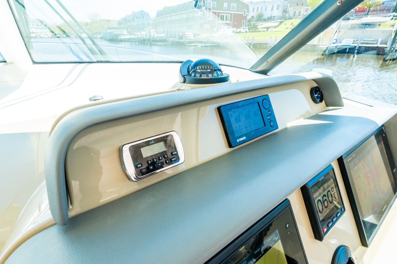 2016 Pursuit OS 385 Offshore - Image 9