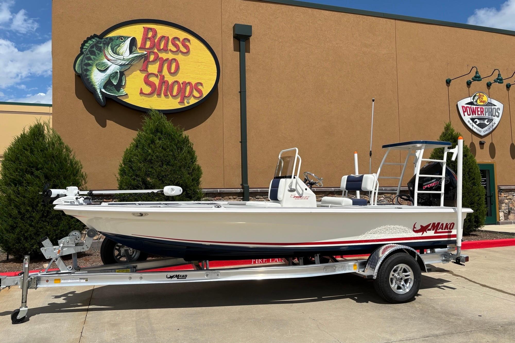 2026 Mako 18 Pro Skiff Patriot Edition