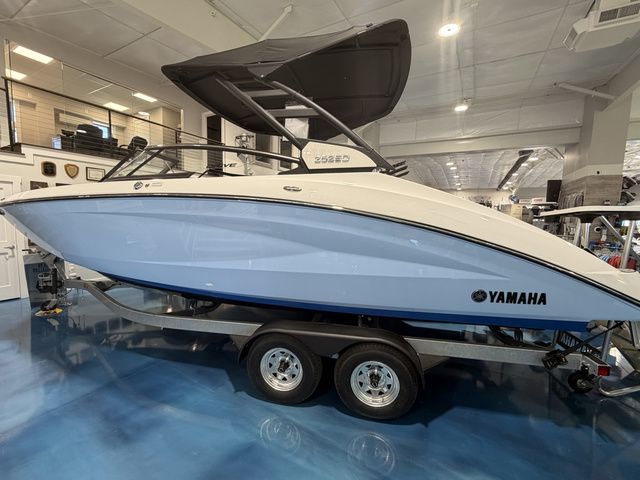 2026 Yamaha Boats 252SD