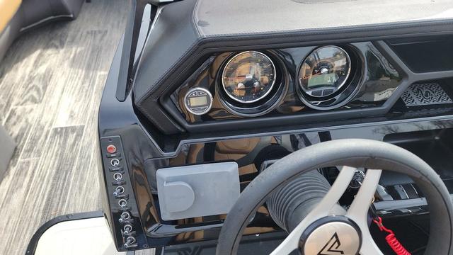 2025 Viaggio LAGO X 22U Tri-Toon (25" Tubes) - 8