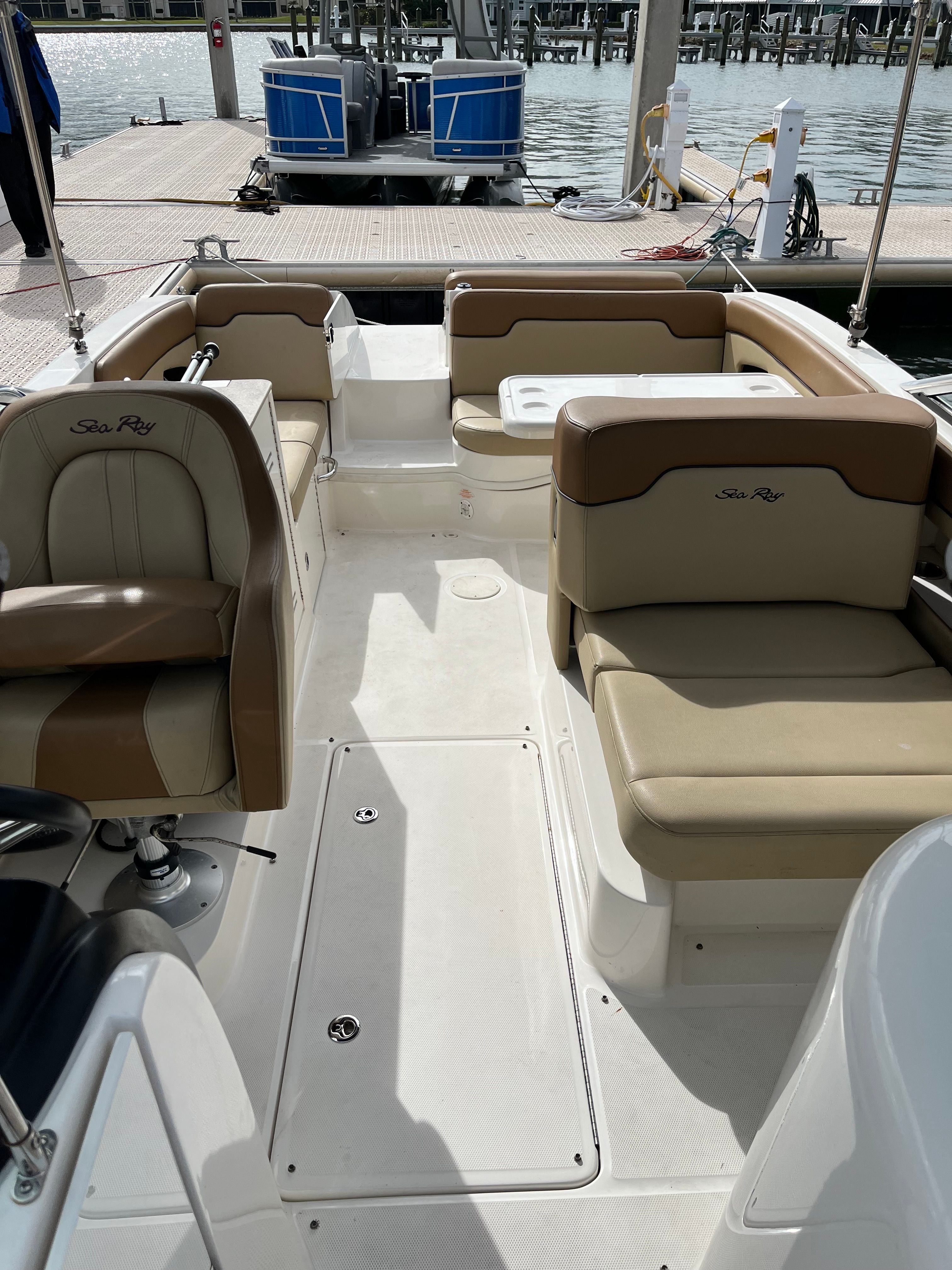 2015 Sea Ray 300 Sundeck - 6