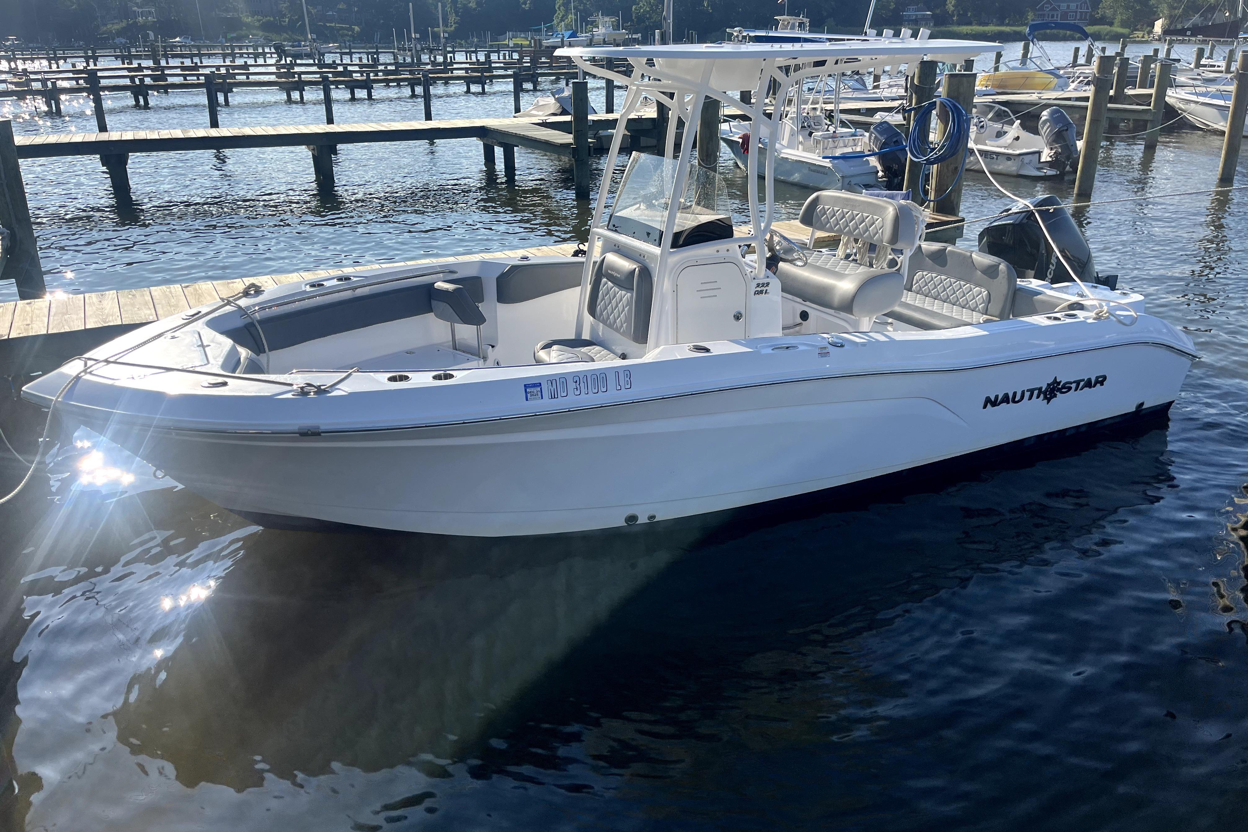 2024 NauticStar 222L Offshore