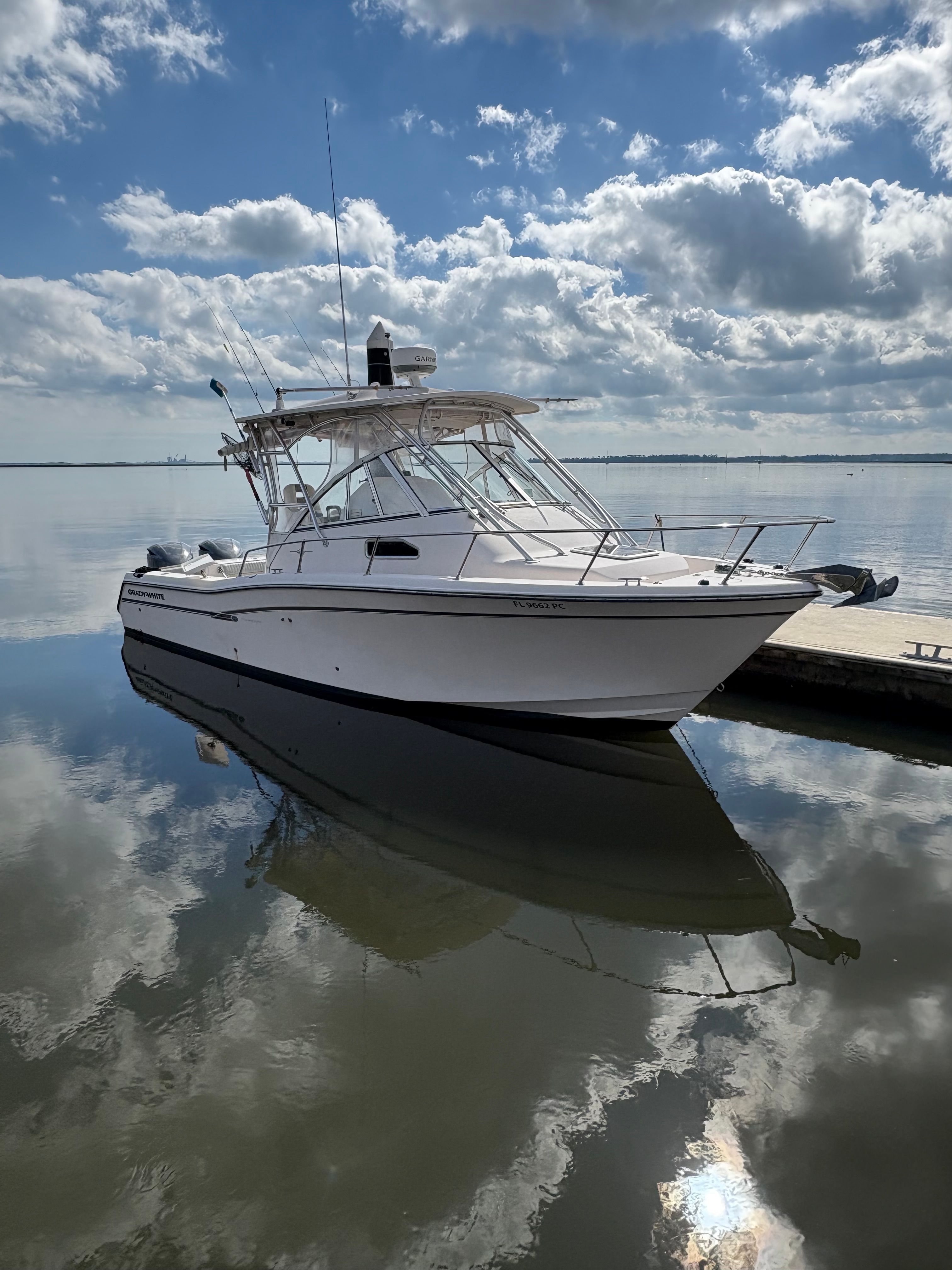 2009 Grady-White Chesapeake 290 boat on calm water.