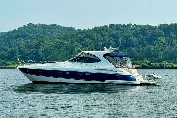 2005 Cruisers Yachts 540 Express