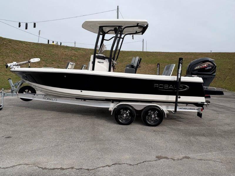 2025 Robalo 226 Cayman - 19