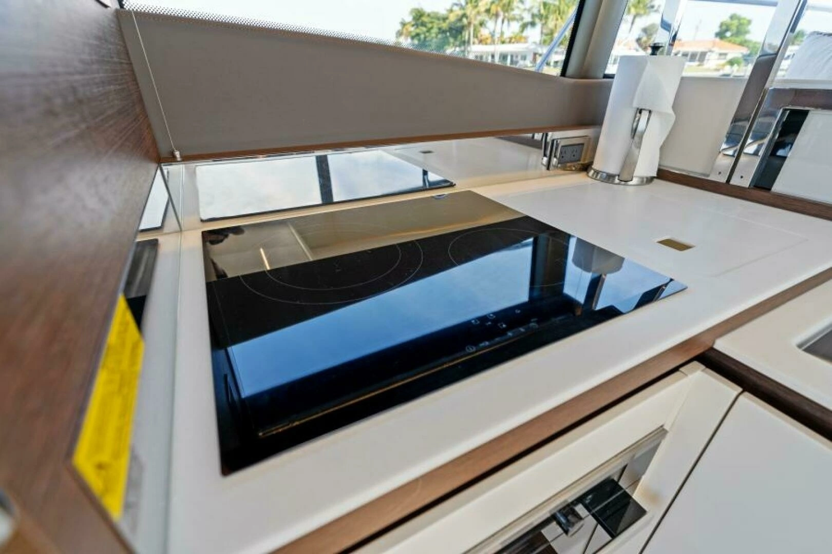 2020 Prestige 520 Flybridge - Image 9
