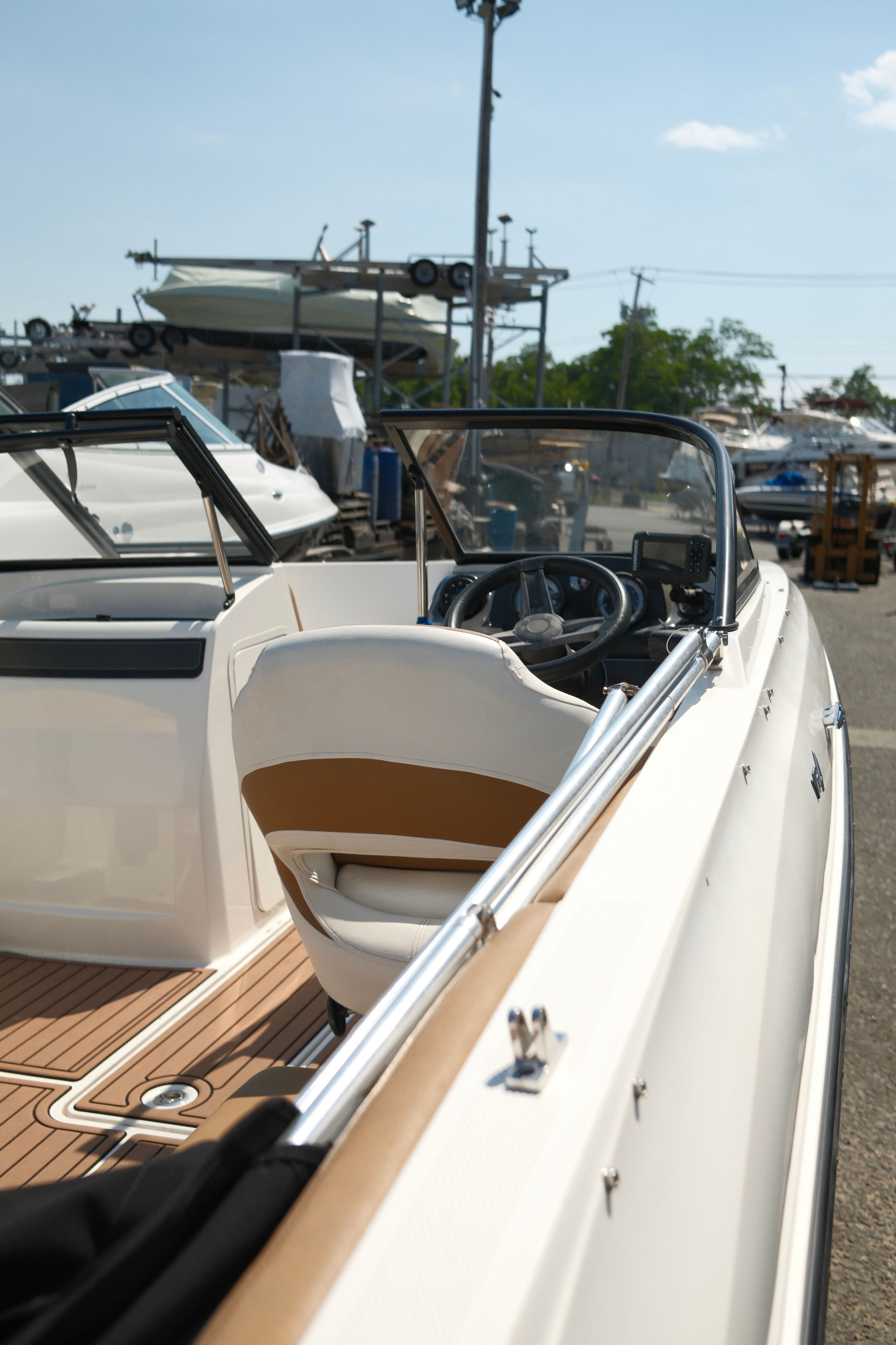 The image shows a 2019 Bayliner VR4 Bowrider OB boat with an open cockpit and helm station.