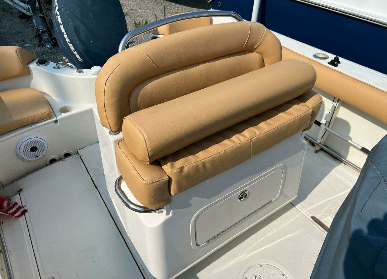 2004 Boston Whaler 210 Outrage - Image 9