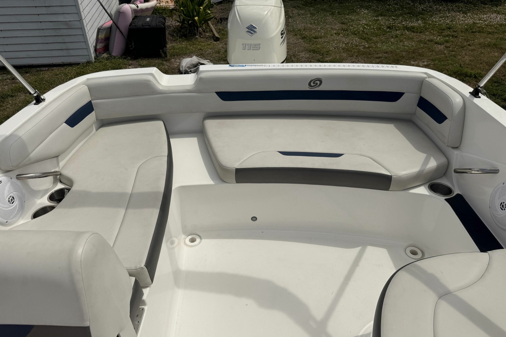 2020 Hurricane SunDeck Sport 185 OB - Image 9