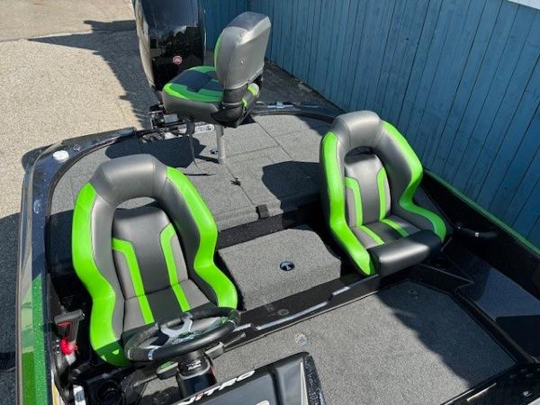 2025 Nitro Z18 Pro boat with green and black seats, top view.