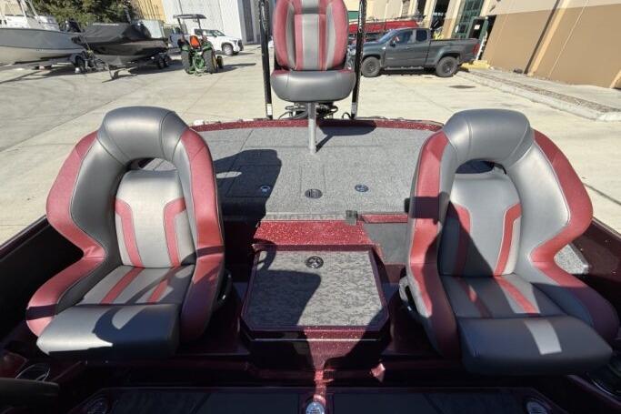 2026 Nitro Z21 XL Pro boat interior with red and gray seating.