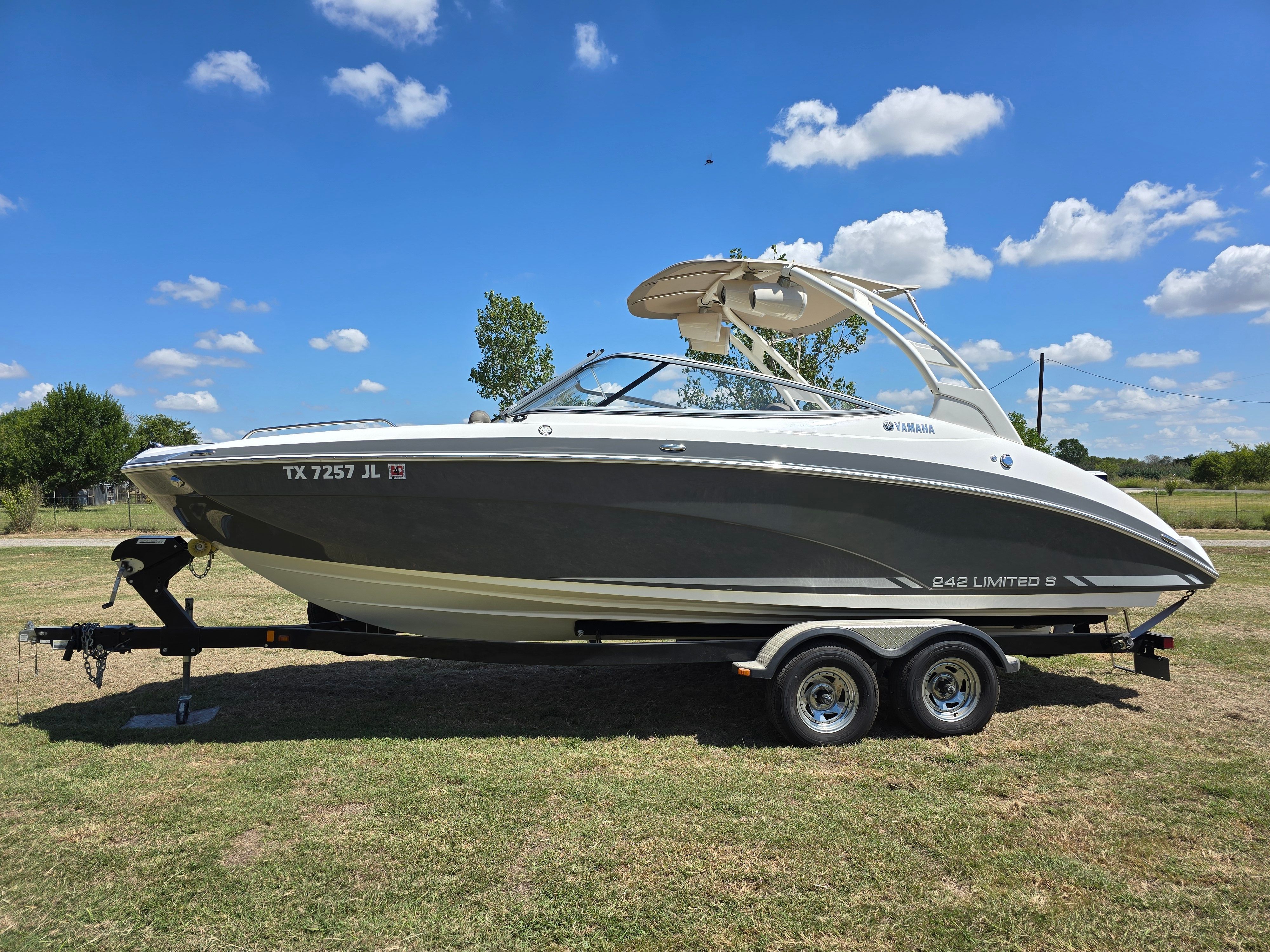 2015 Yamaha Boats 242 Limited S