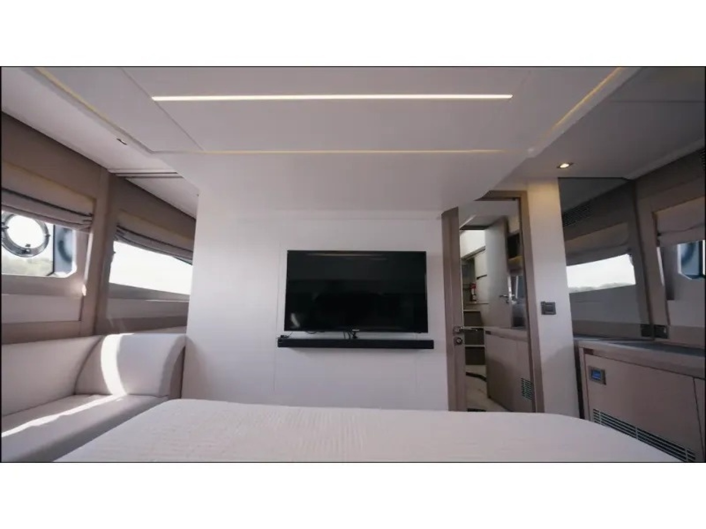 2018 Present Yachts 520S - Image 31