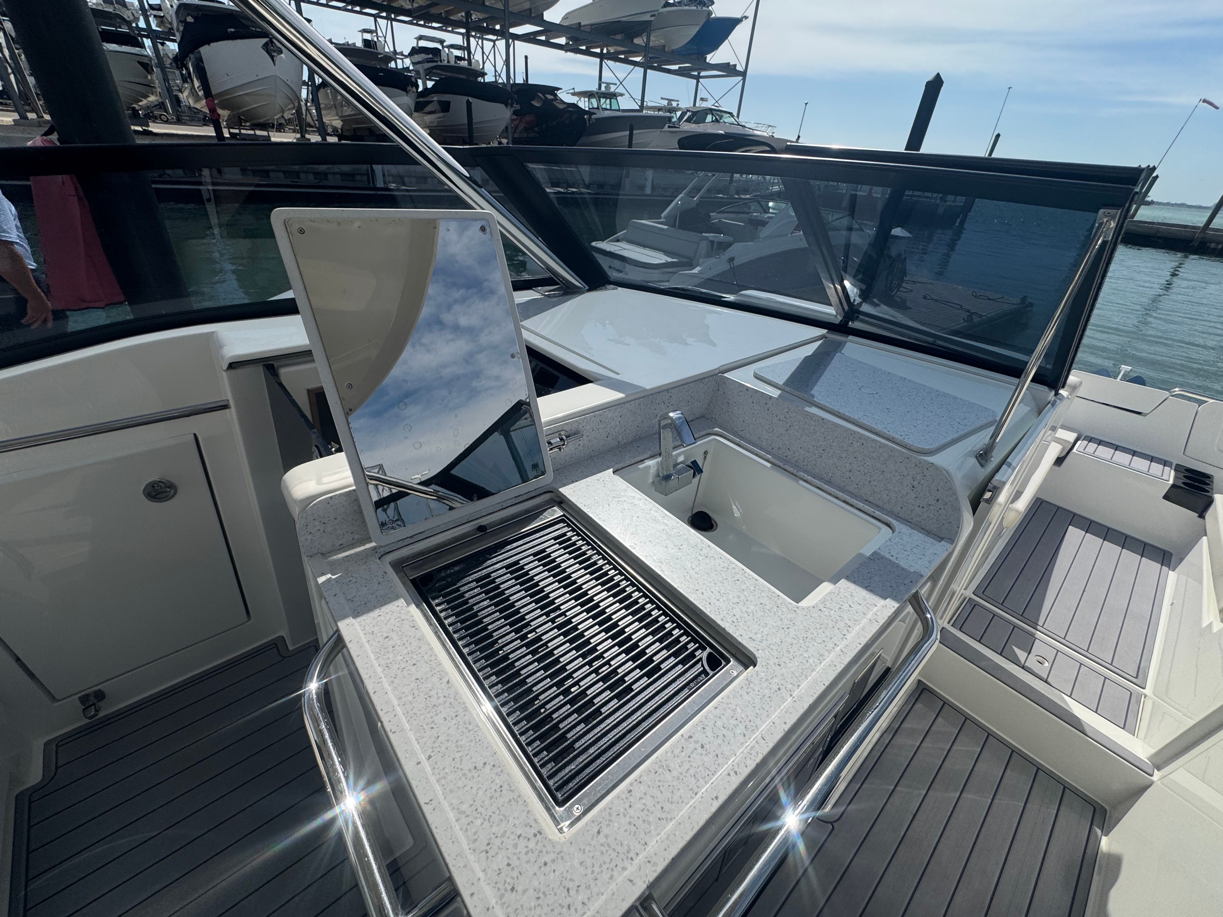 2024 Aquila 32 Sport - 17