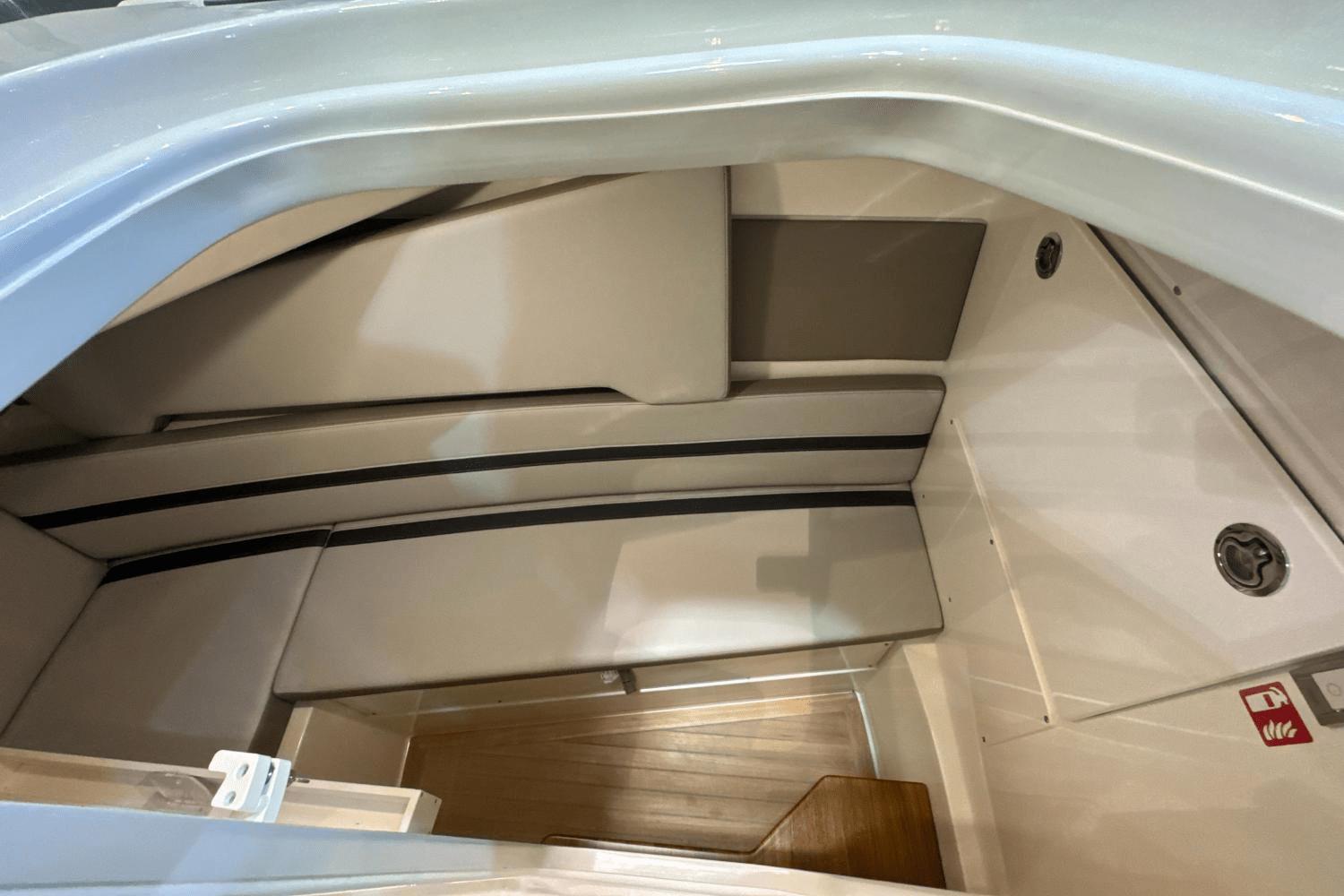 2025 Boston Whaler 330 Vantage - 30