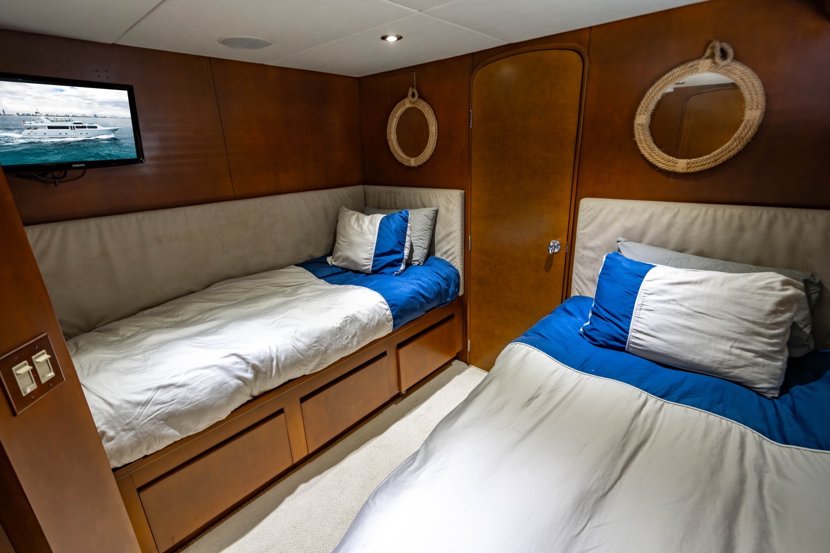 2006 Broward Raised Pilothouse - Image 25