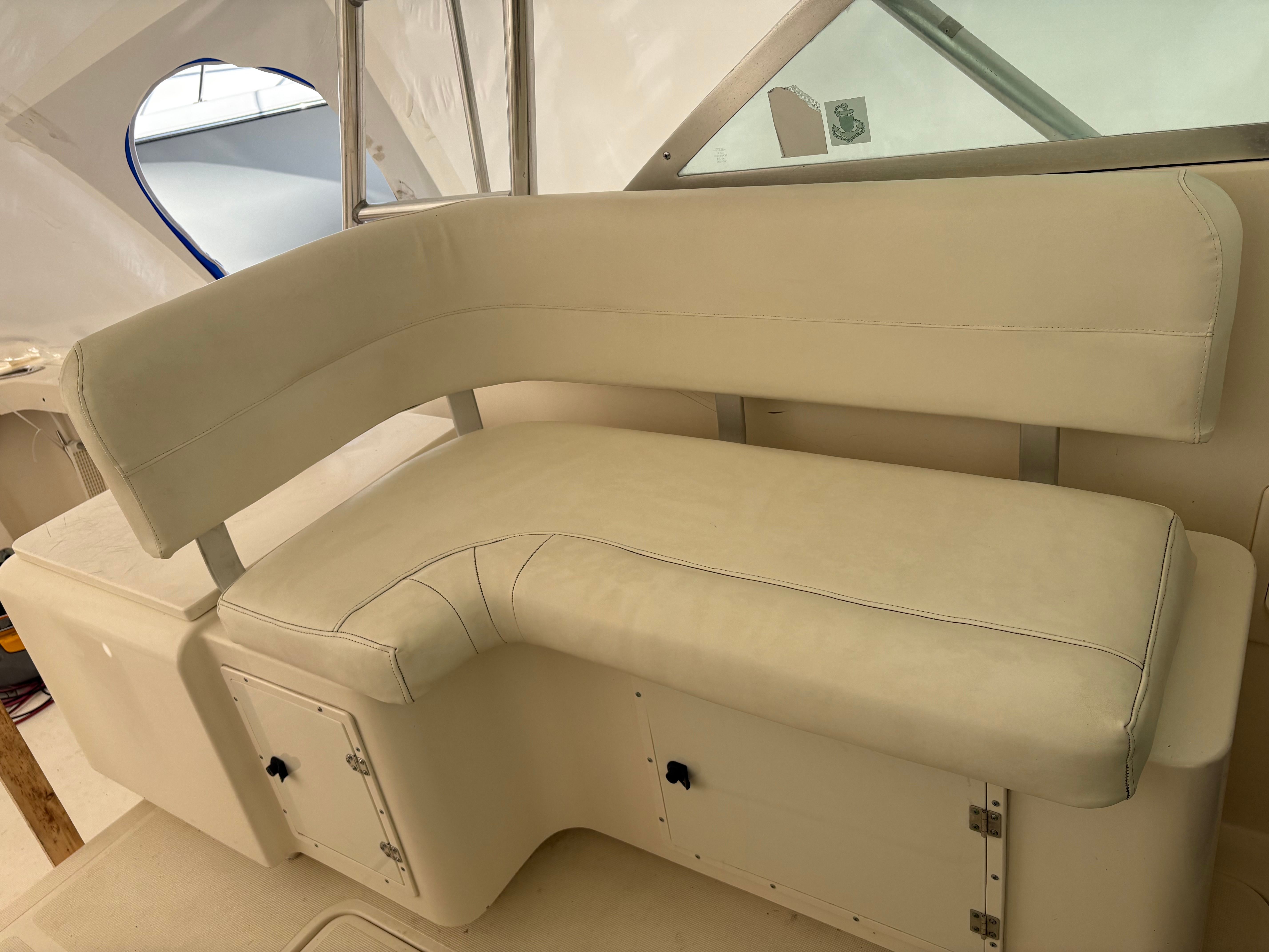 2001 Pursuit 3000 Express - 7