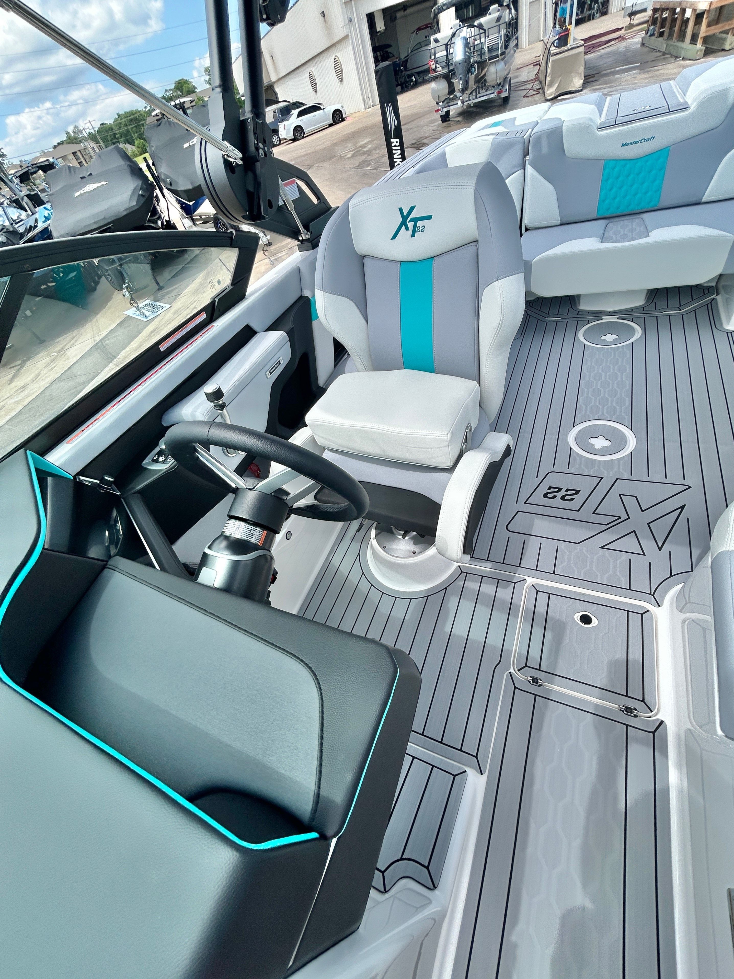 2026 MasterCraft XT22 - 27