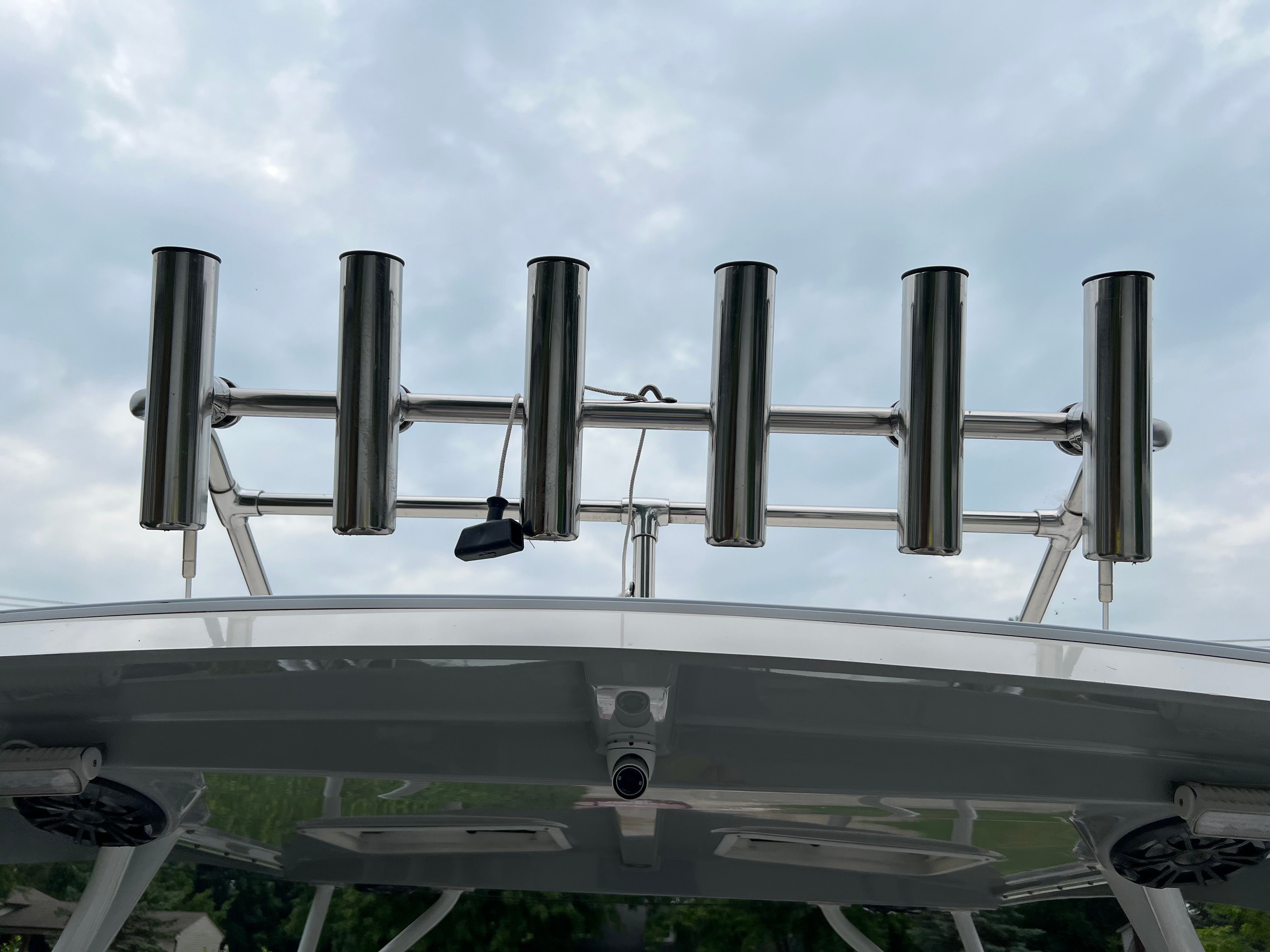 Solara S 250DC 2023 boat with fishing rod holders under cloudy sky.